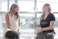 Omaze의 비키 카란이 글라데오에서 진행한 인터뷰